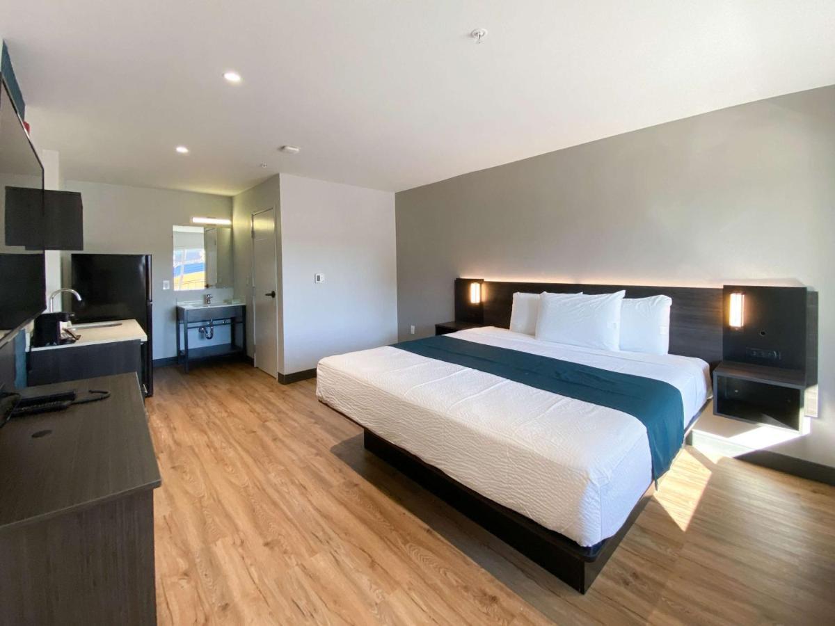 Studio 6 Suites Stockton, Ca Waterfront Exterior photo
